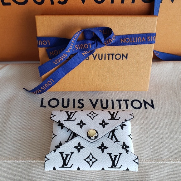 Louis Vuitton Green, Tan, and White Wallet Set - Picture 2 of 6